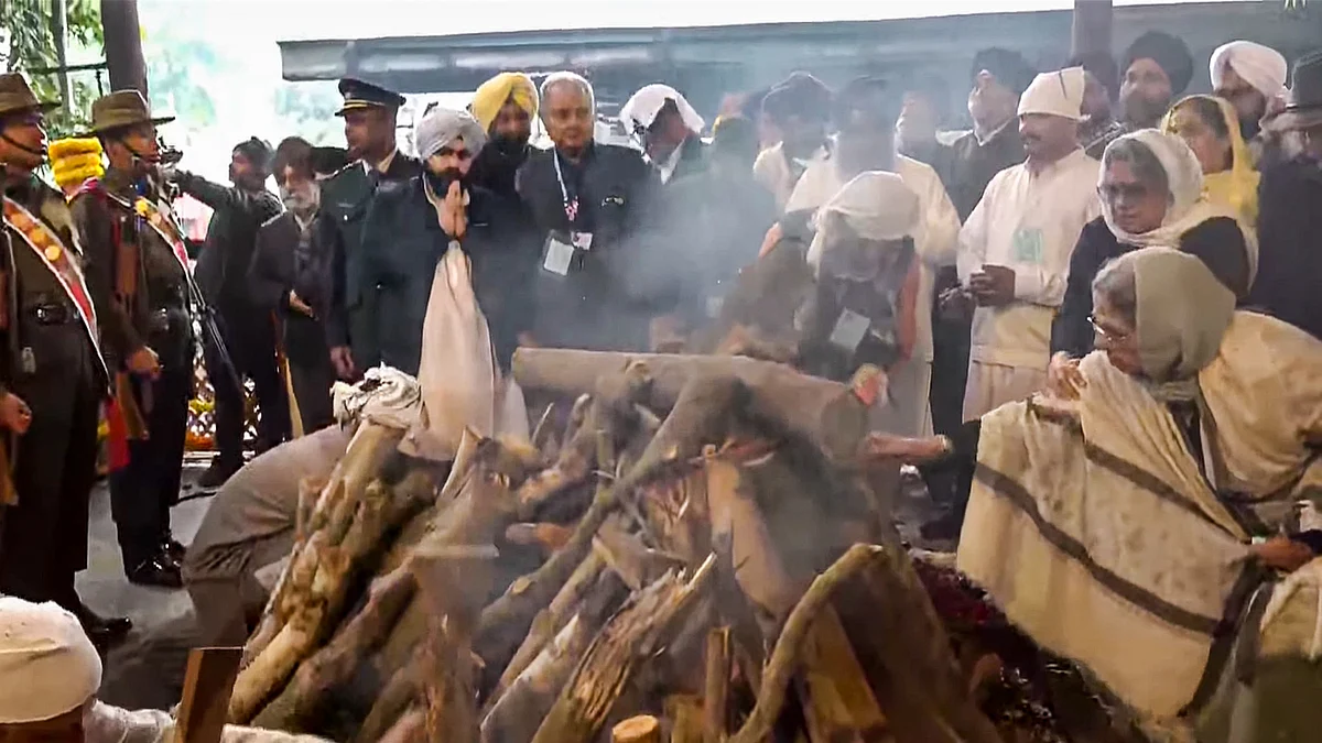 Manmohan Singh's wife and daughter during his state funeral in New Delhi (photo: PTI)
