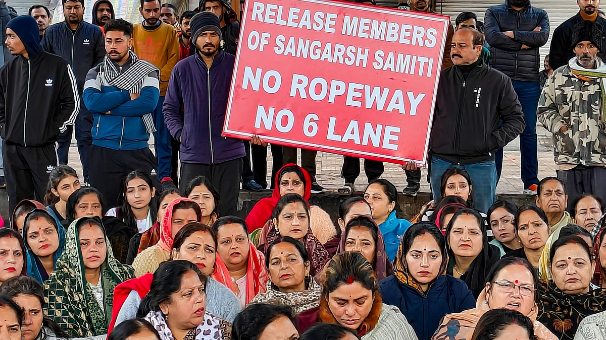 Shopkeepers protest at Katra in Reasi district on 28 December (photo: PTI)