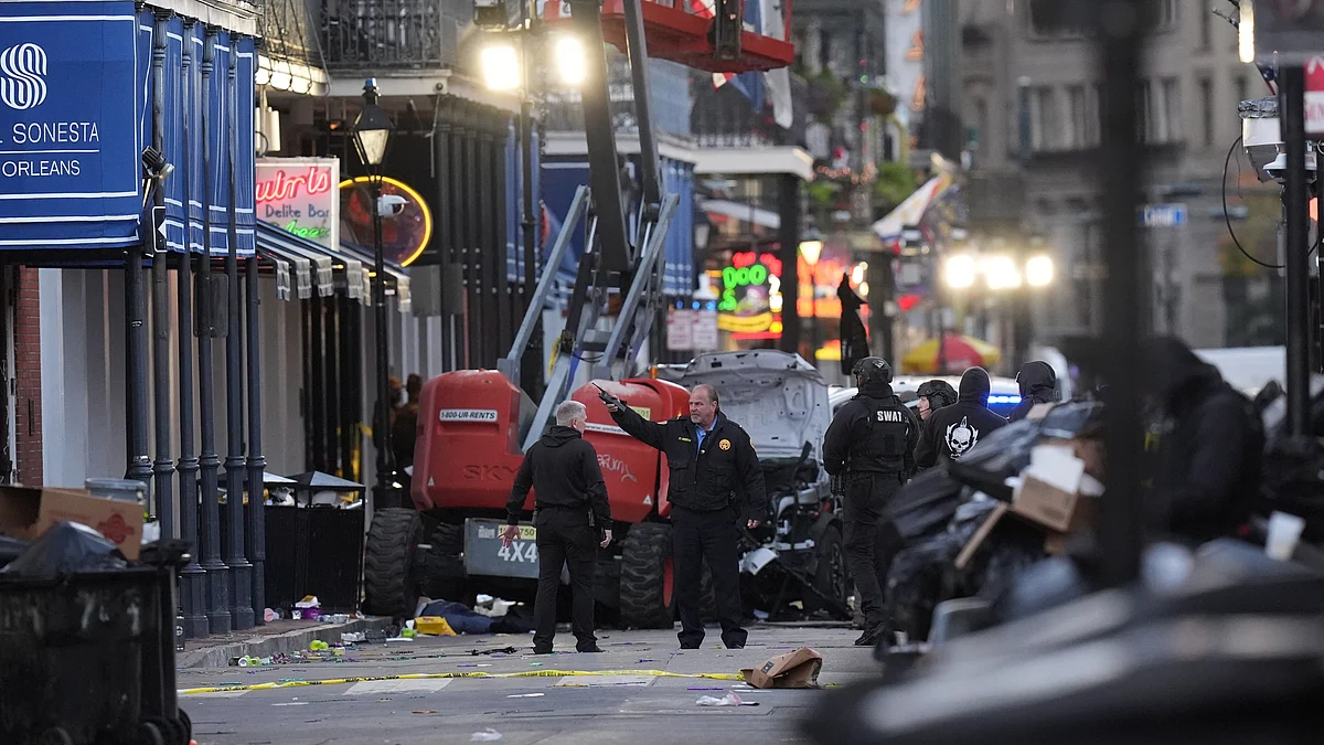 Emergency personnel carry out rescue operation in New Orleans on 1 January (photo: PTI)