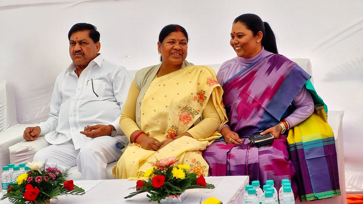 BJP MLA Raimuni Bhagat (centre)