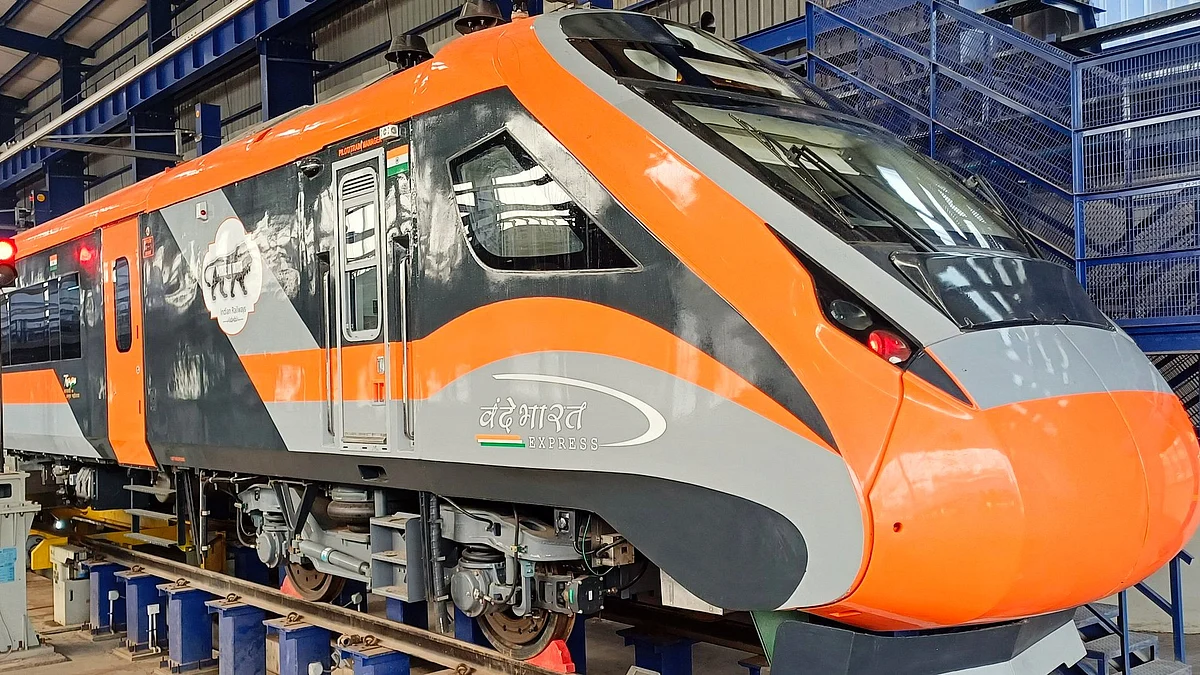 One of the Vande Bharat trains for the Kashmir line (photo: @pzshakir6/X)