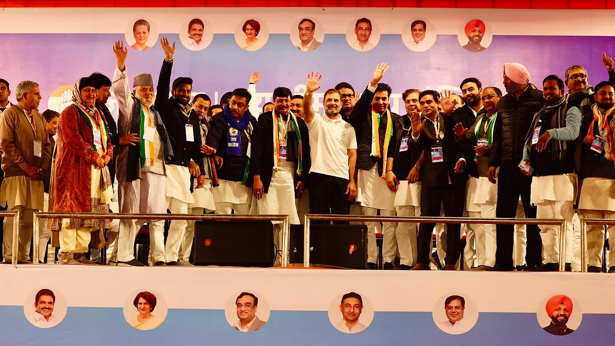 Rahul Gandhi and other Congress leaders on the dais (photo: @INCIndia/X)
