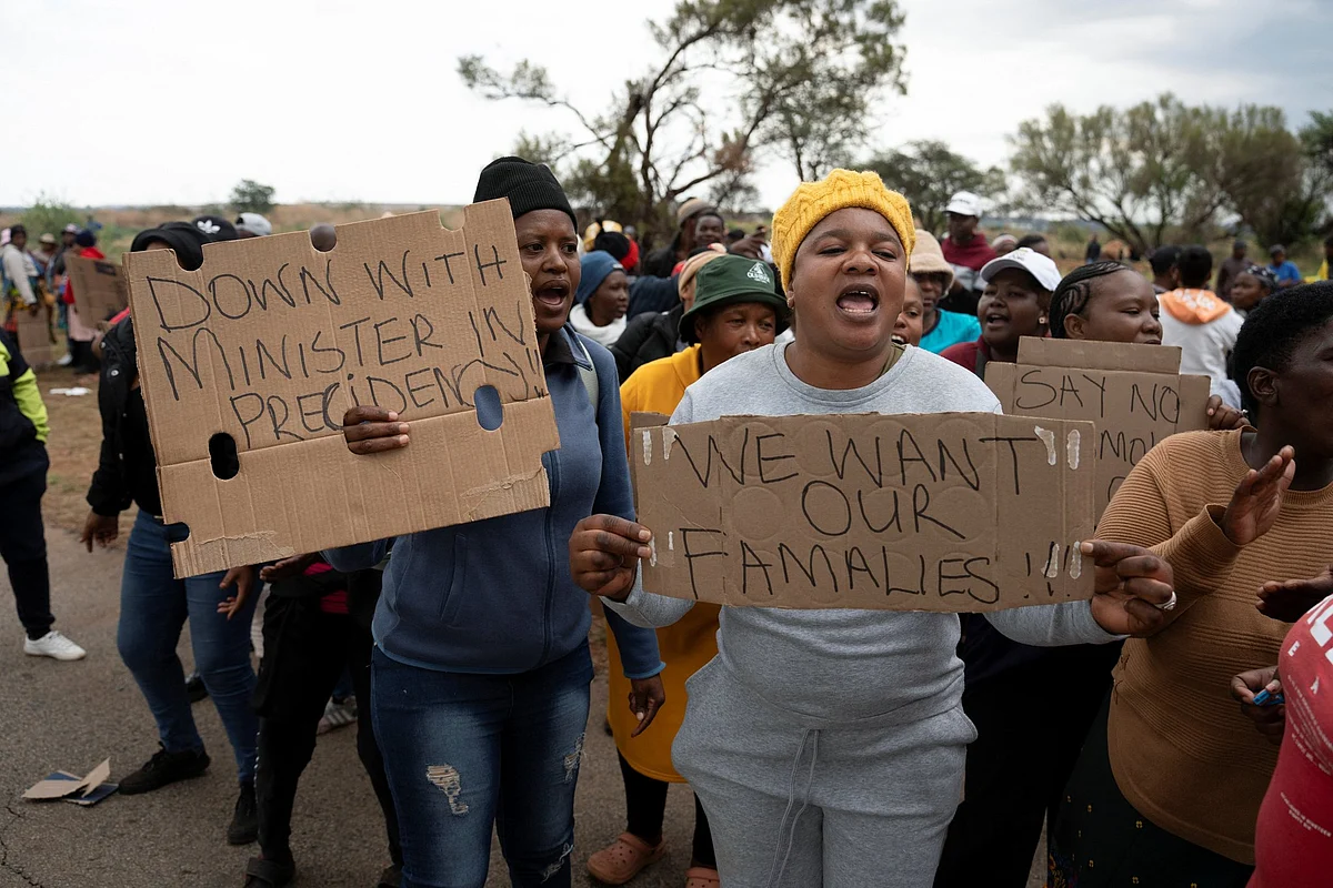 Families protest against the government, calling for help for their families