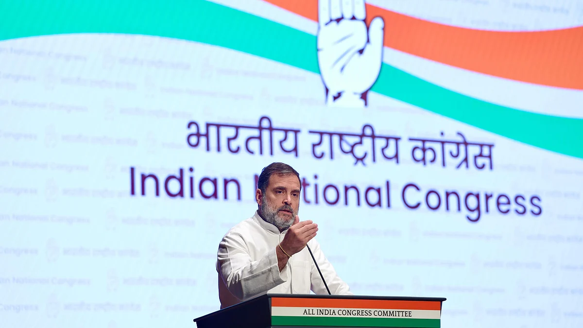Rahul Gandhi addressing Congress leaders 