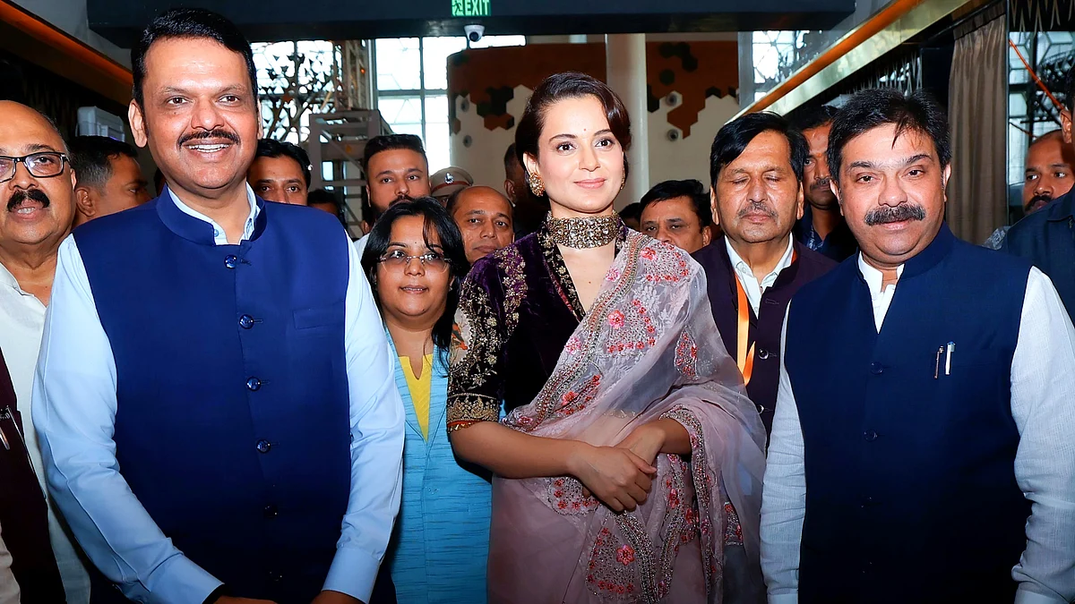 Kangana Ranaut with Maharashtra CM Devendra Fadnavis at a special screening (photo: @CMOMaharashtra/X)