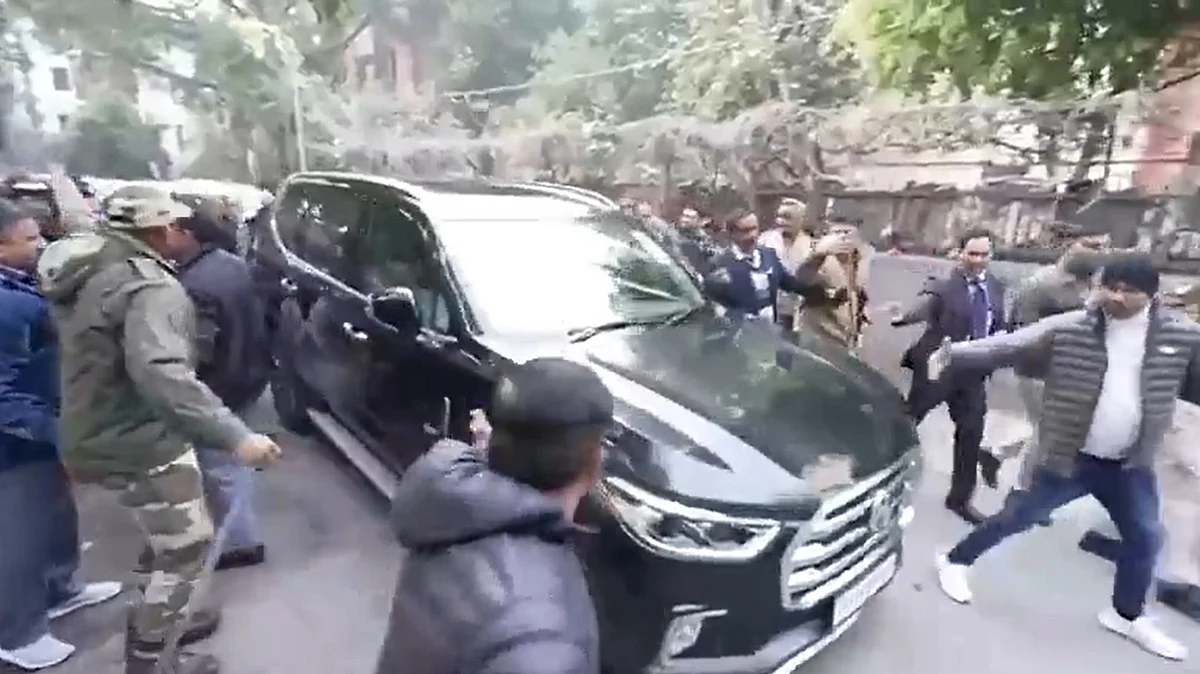 screen grab of the vidoe of the attack on Kejriwal's car