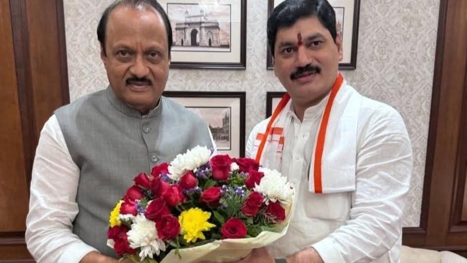 Dhananjay Munde (right) congratulates deputy CM Ajit Pawar on his guardianship of Beed