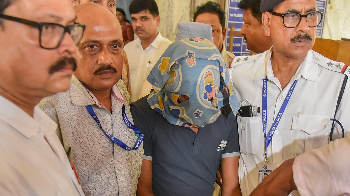 Sanjay Roy being take to CBI office in Kolkata on 14 August (photo: PTI)
