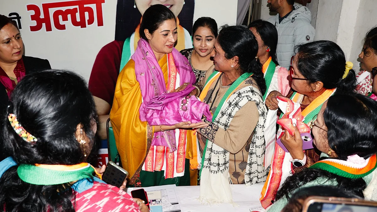 Congress candidate Alka Lamba campaigns in Kalkaji (photo: @LambaAlka/X)