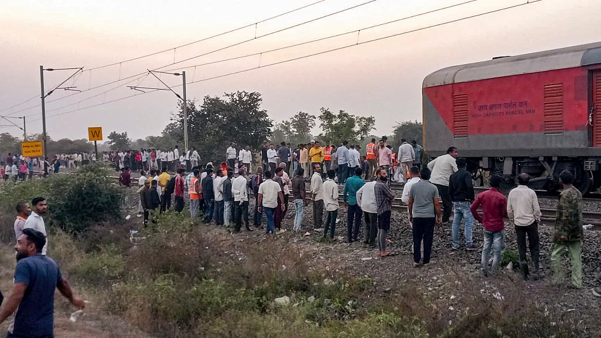 People gather after a train mishap in Jalgaon district on 22 January (photo: PTI)