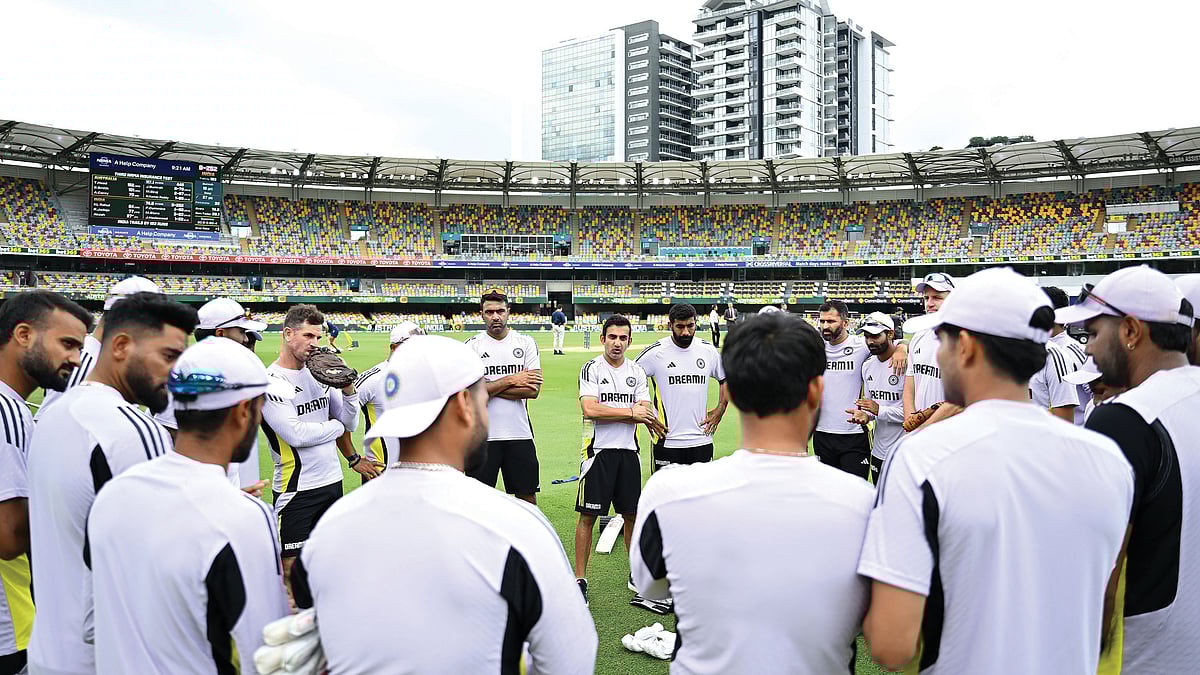 India head coach Gautam Gambhir speaks to the team on Day 5 of the third Test match against Australia