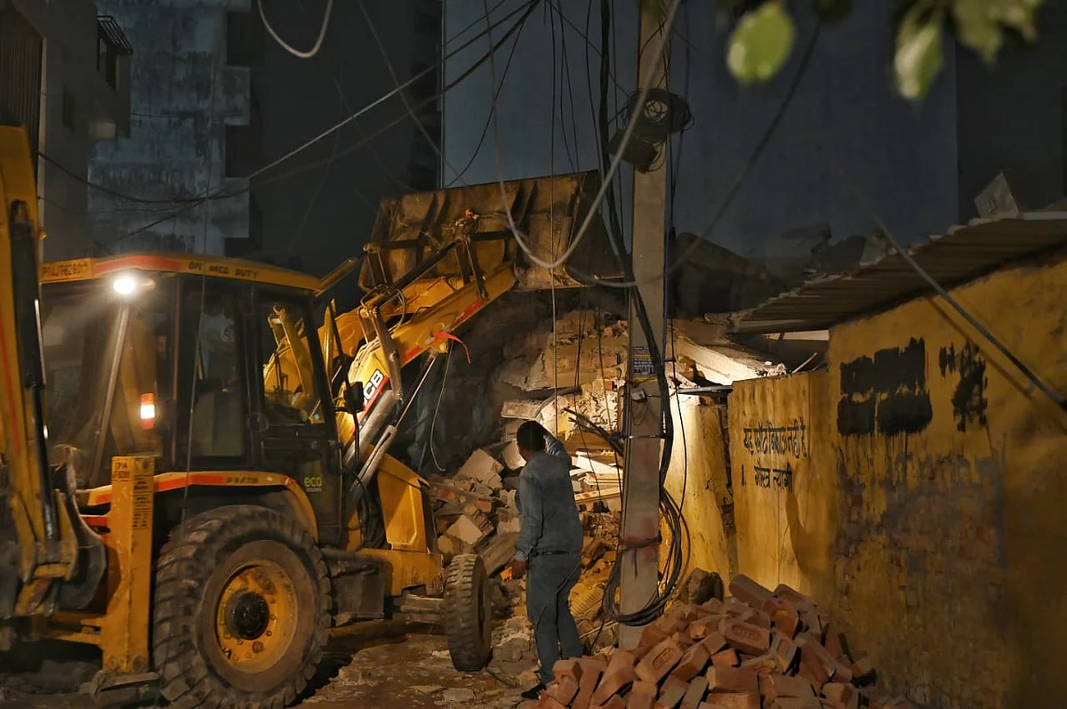 Four-storey building collapses in Delhi's Burari, 10 rescued