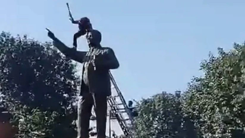 A man attempts to vandalise the Ambedkar statue in Amritsar on Republic Day