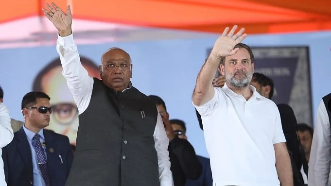 Rahul Gandhi and Mallikarjun Kharge in Mhow on 27 January (photo: @kharge/X)