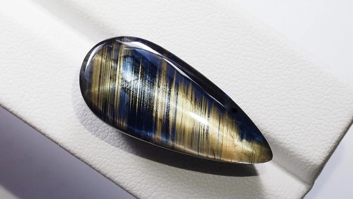Gold sheen sapphire, the world's second-rarest gemstone