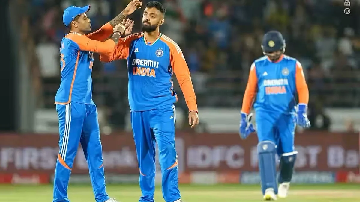 Varun Chakravarthy picks five wickets as England post 171 in the third T20I against India