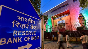 RBI to conduct USD/INR swap auction of USD 5 bn to inject liquidity on 31 Jan