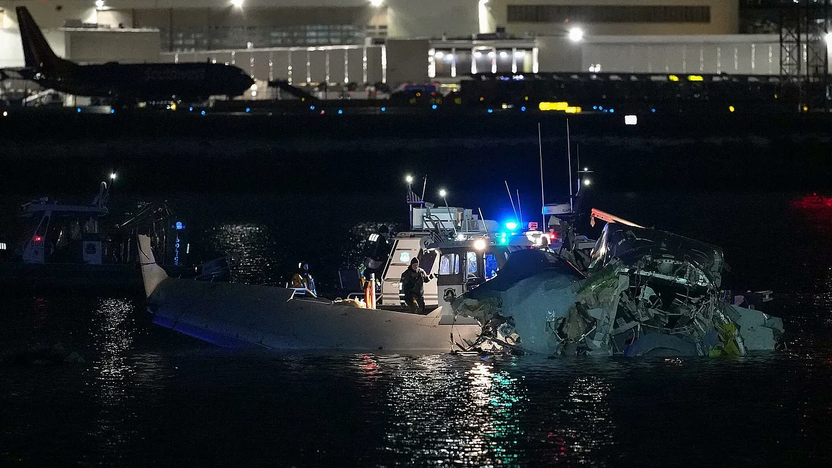 The crash site near the Potomac river (photo: @JOHalloranTV/X)
