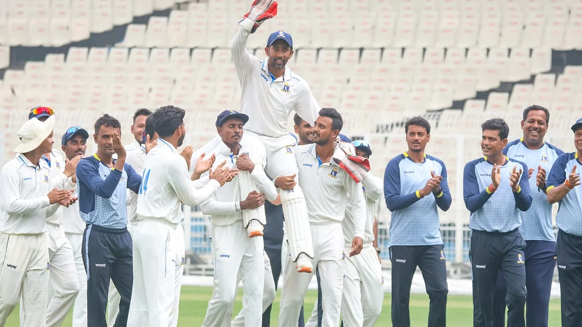 Wriddhiman Saha being chaired by Bengal teammates at the Eden on Saturday