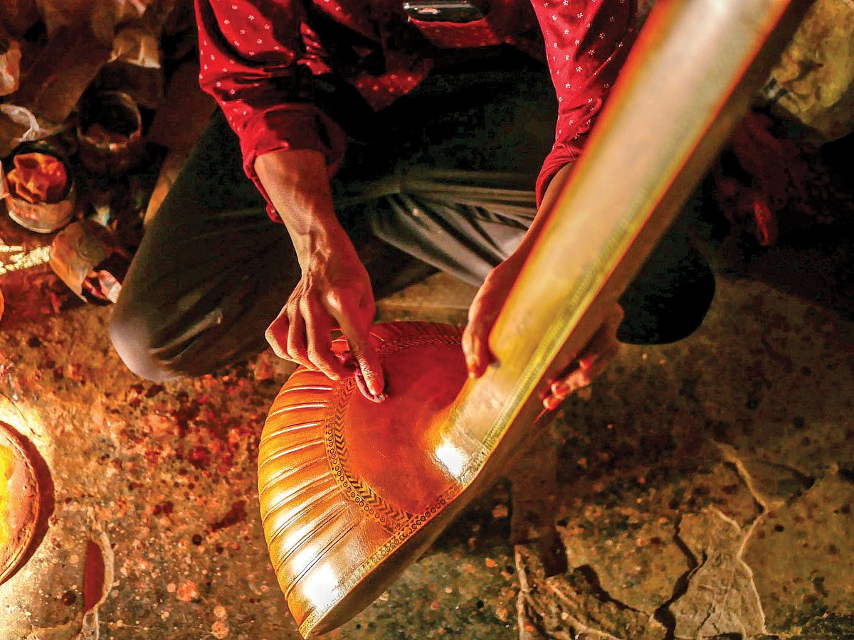 The fading notes of the sitarmakers of Miraj