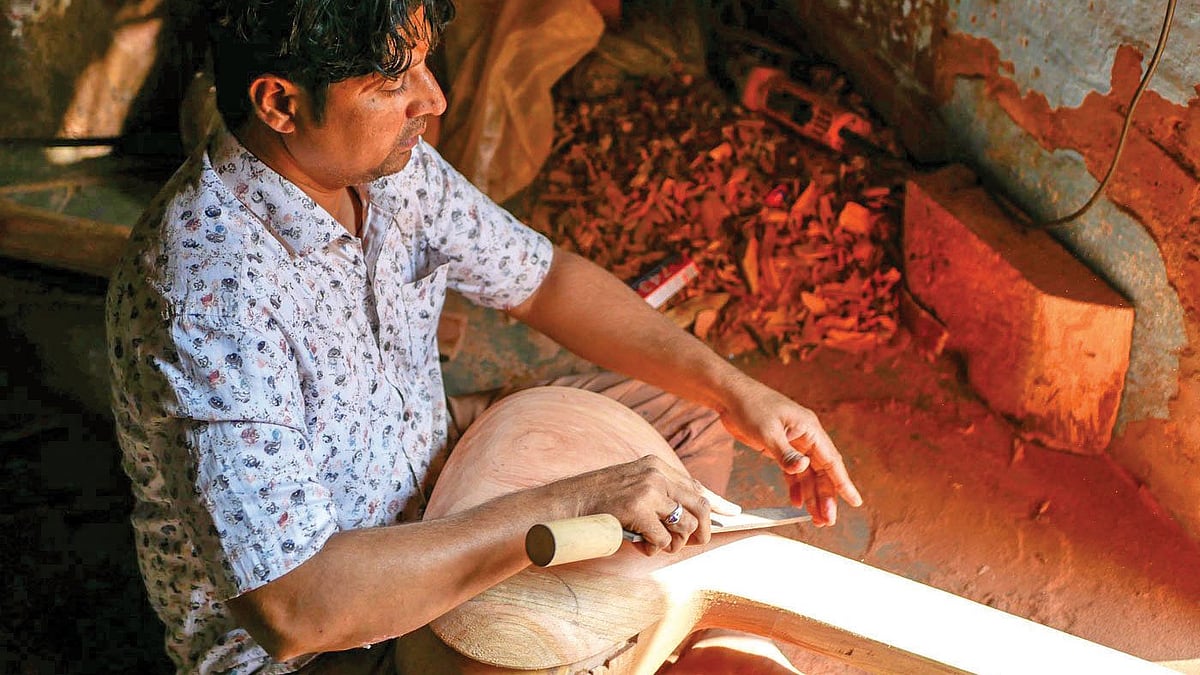 Imtiyaz in the midst of making a sitar
