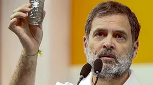 Rahul Gandhi dares Kejriwal to drink ‘stinking’ water supplied in Delhi