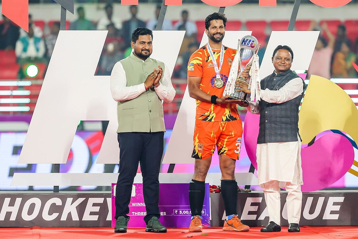 Bengal Tigers captain Rupinder Singh receives the trophy