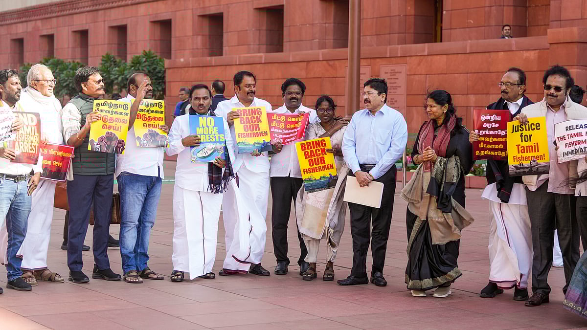 Opposition MPs demonstrate outside Parliament on behalf of fisherfolk captured by the Sri Lanka Navy