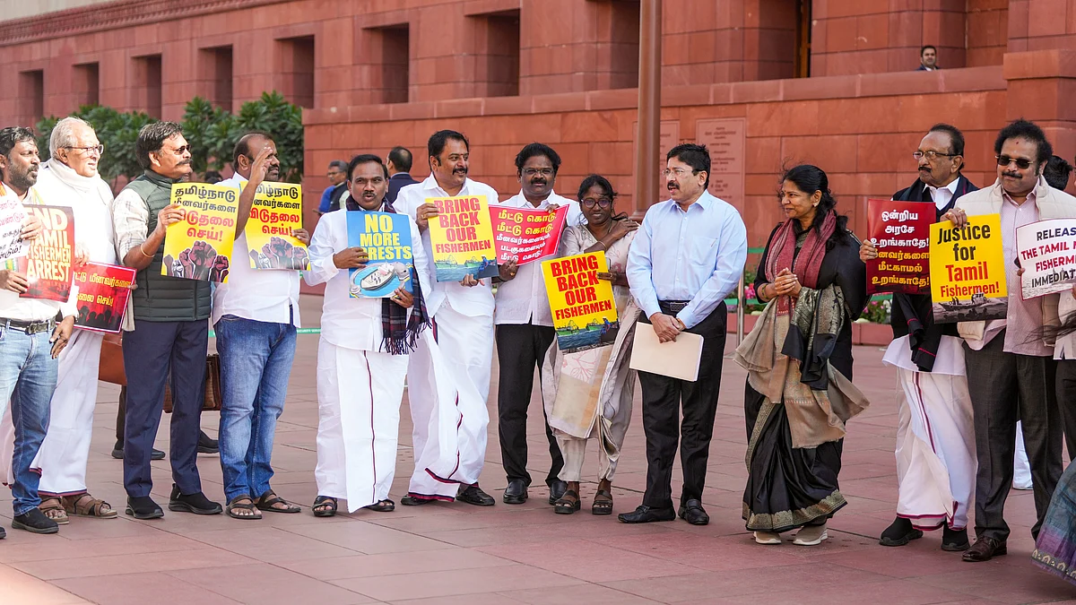 Opposition MPs demonstrate outside Parliament on behalf of fisherfolk captured by the Sri Lanka Navy