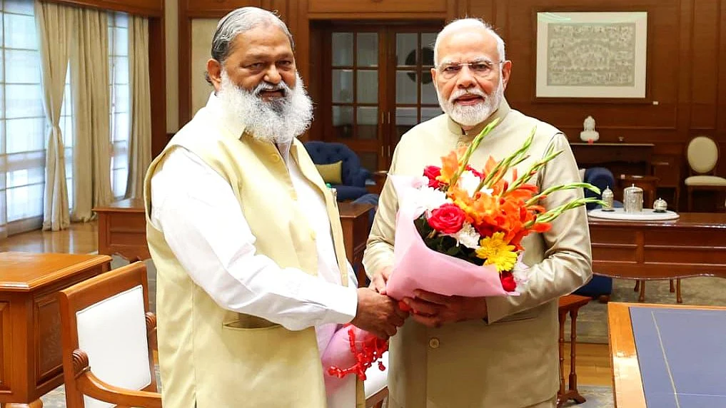 Anil Vij with PM Narendra Modi (photo: @anilvijminister/X)