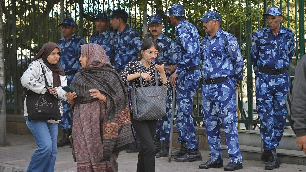 Heavy security at Jamia Millia Islamia over student protests and detentions (photo: Vipin/NH) 