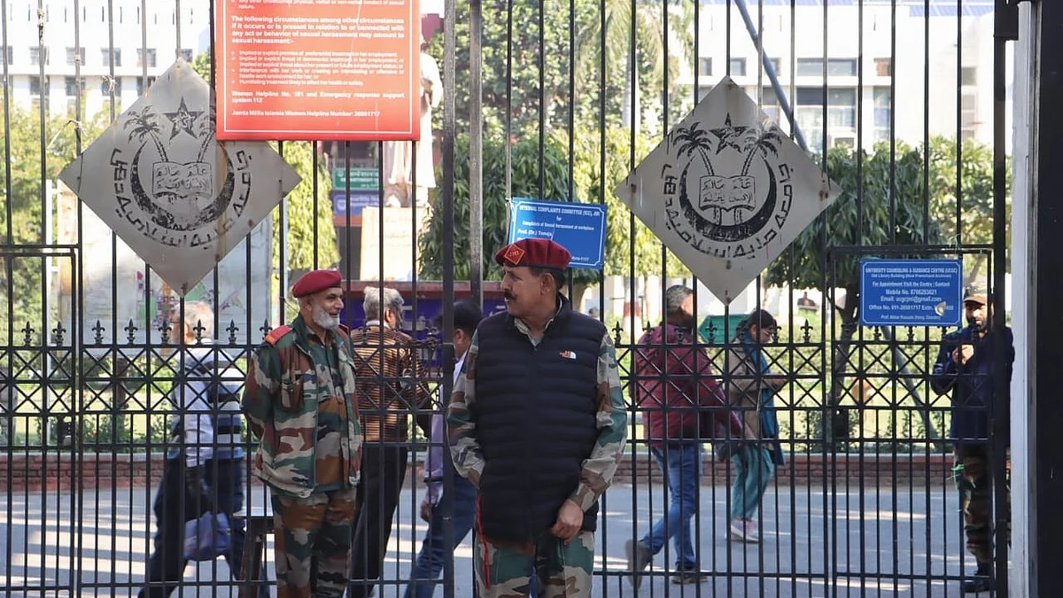 Security outside the campus gates (photo: Vipin/NH)
