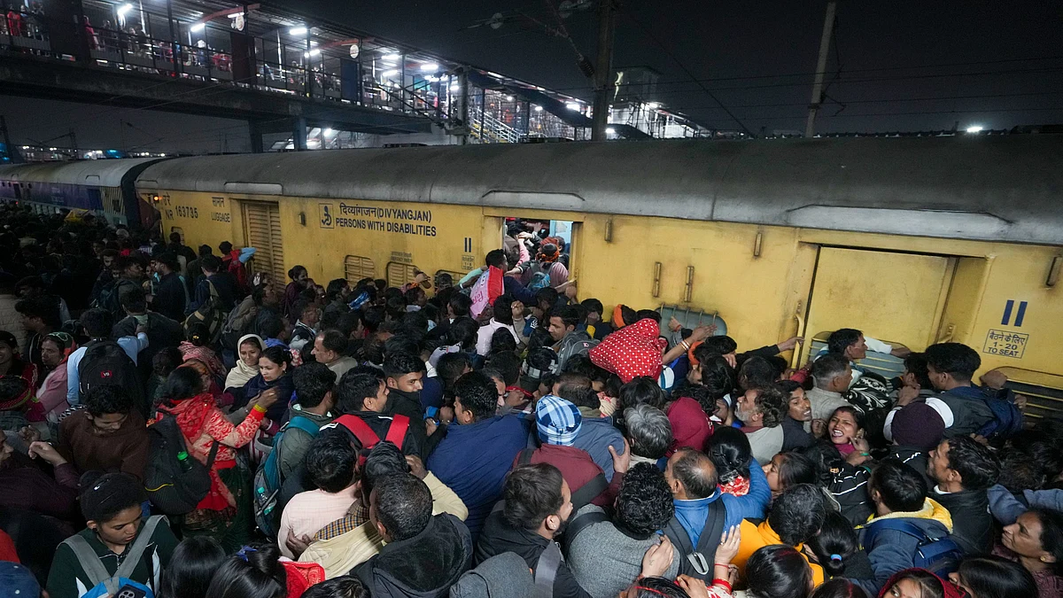 An overcrowded New Delhi railway station on Sunday, 16 Feb. 2025 (Photo: PTI)