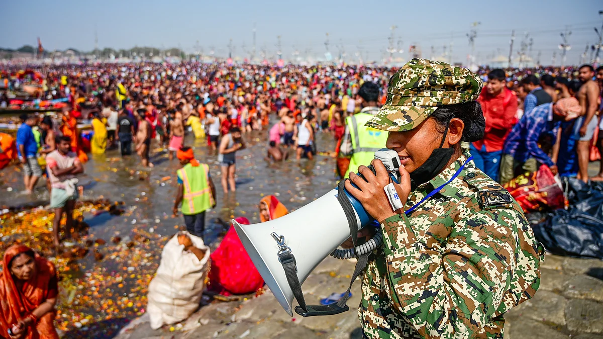 The masses washing away their sins (photo: PTI)