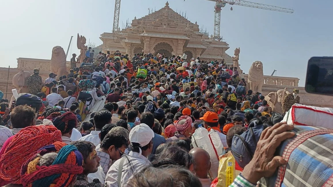 Massive crowd at Ayodhya's Ram Temple (photo: @cool_agarwal981/X)