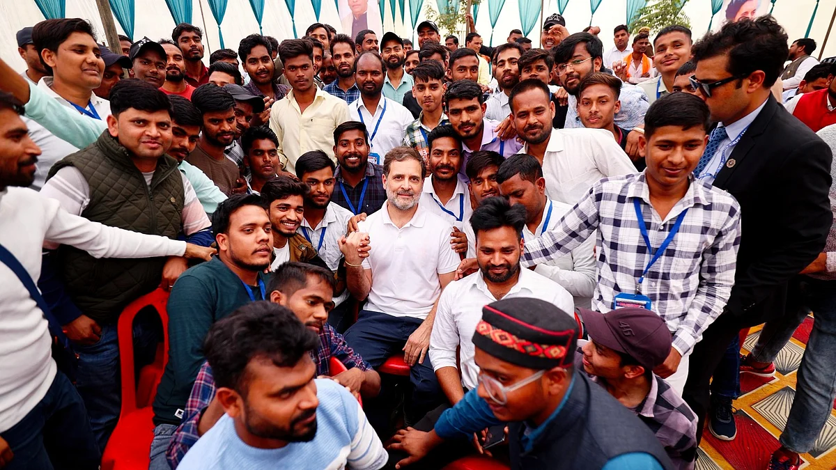 Rahul Gandhi with students in Rae Bareli (photo: @INCIndia/X)
