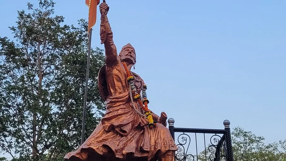 Chhatrapati Sambhaji Maharaj statue (photo: @Raunakkumars/X)