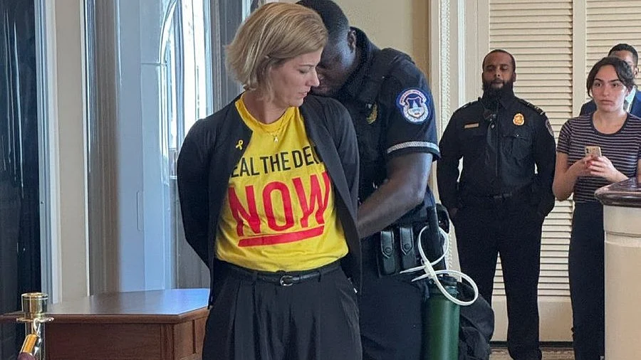 July 2024: Congressional police arrest family members of Hamas hostages in 'Seal the Deal NOW!' t-shirts