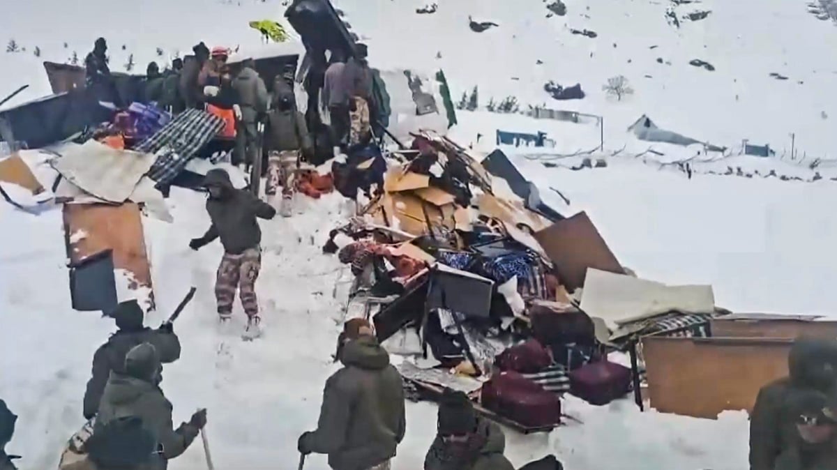 Disaster management team busy in rescue operation in Chamoli district on 1 March (photo: PTI)