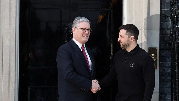 British PM Keir Starmer with Volodymyr Zelenskyy (photo: @IndiaBottomline/X)
