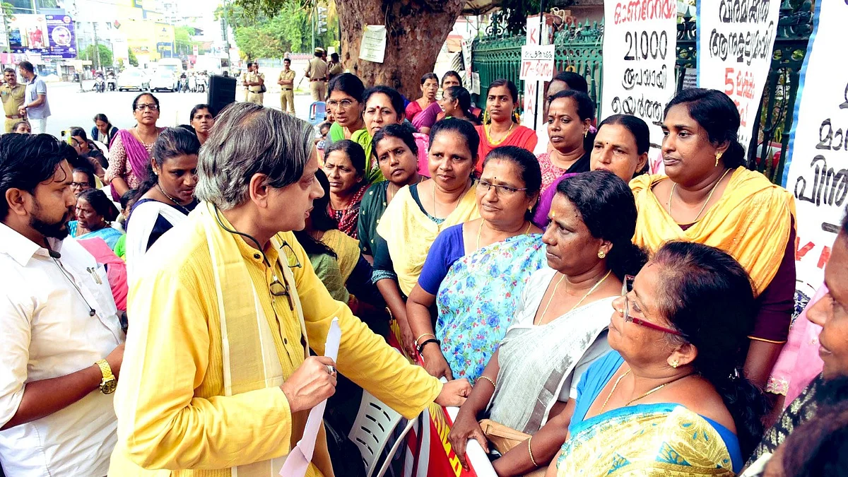 Shashi Tharoor has a word with protesting ASHA workers
