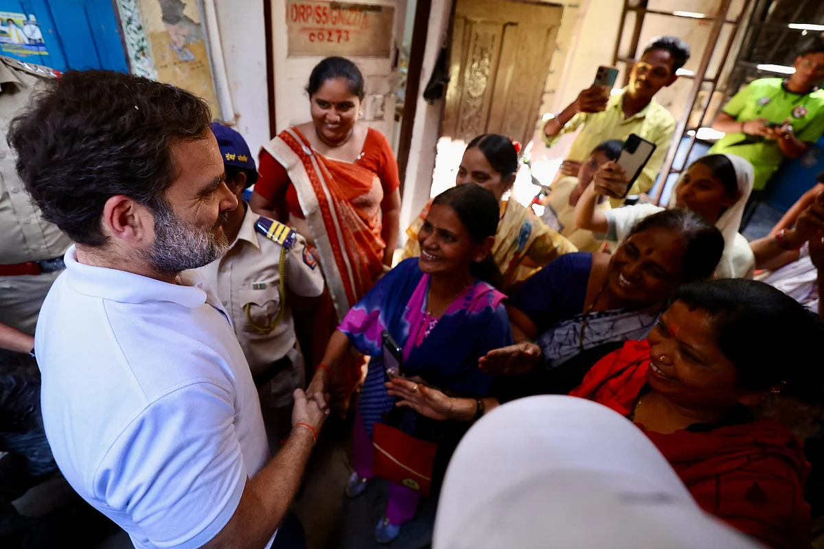 Rahul Gandhi with Dharavi residents