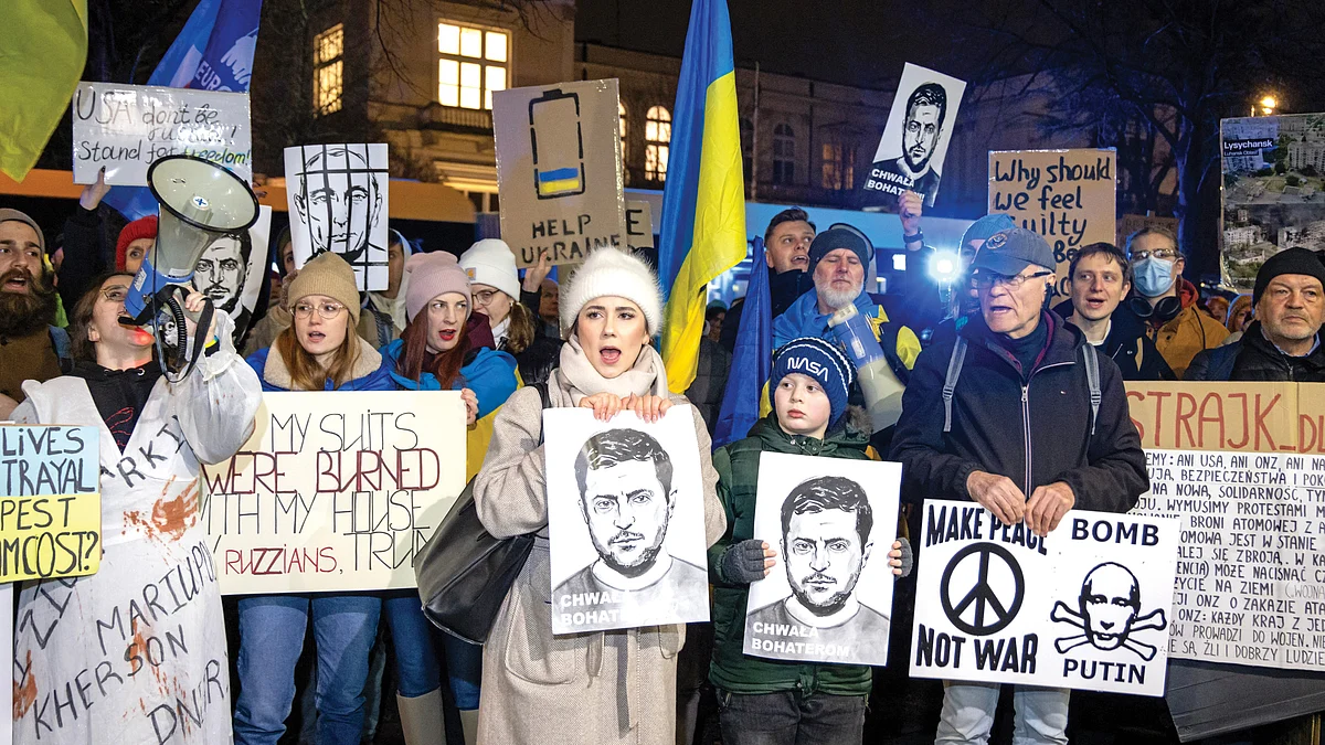 Ukrainians protesting Donald Trump’s rudeness with Volodymyr Zelenskyy
