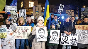 Ukrainians protesting Donald Trump’s rudeness with Volodymyr Zelenskyy