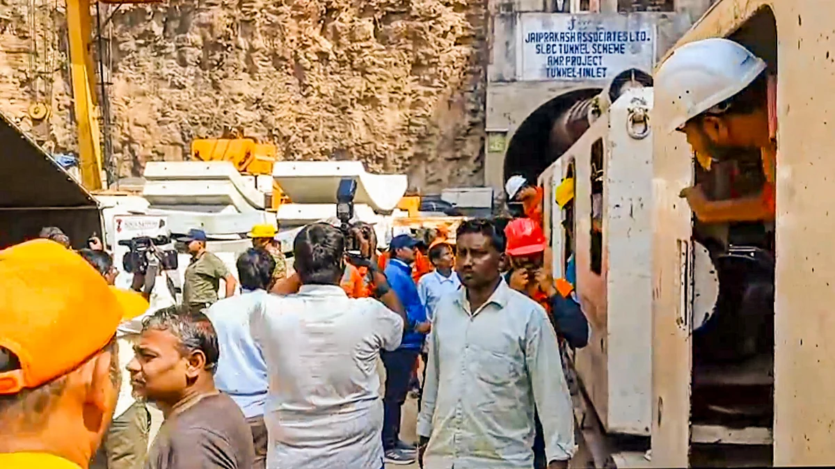 Rescue operation underway in Nagarkurnool, Telangana, on 5 March (photo: PTI)