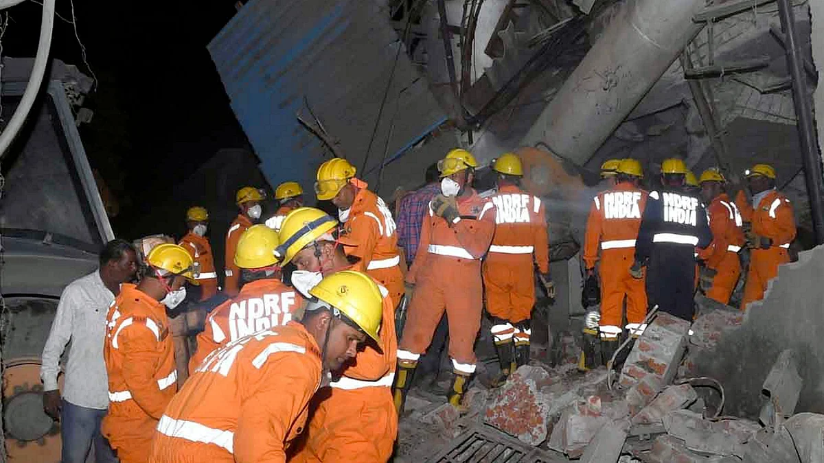 NDRF personnel carry out rescue operation in Ludhiana on 8 March (photo: PTI)