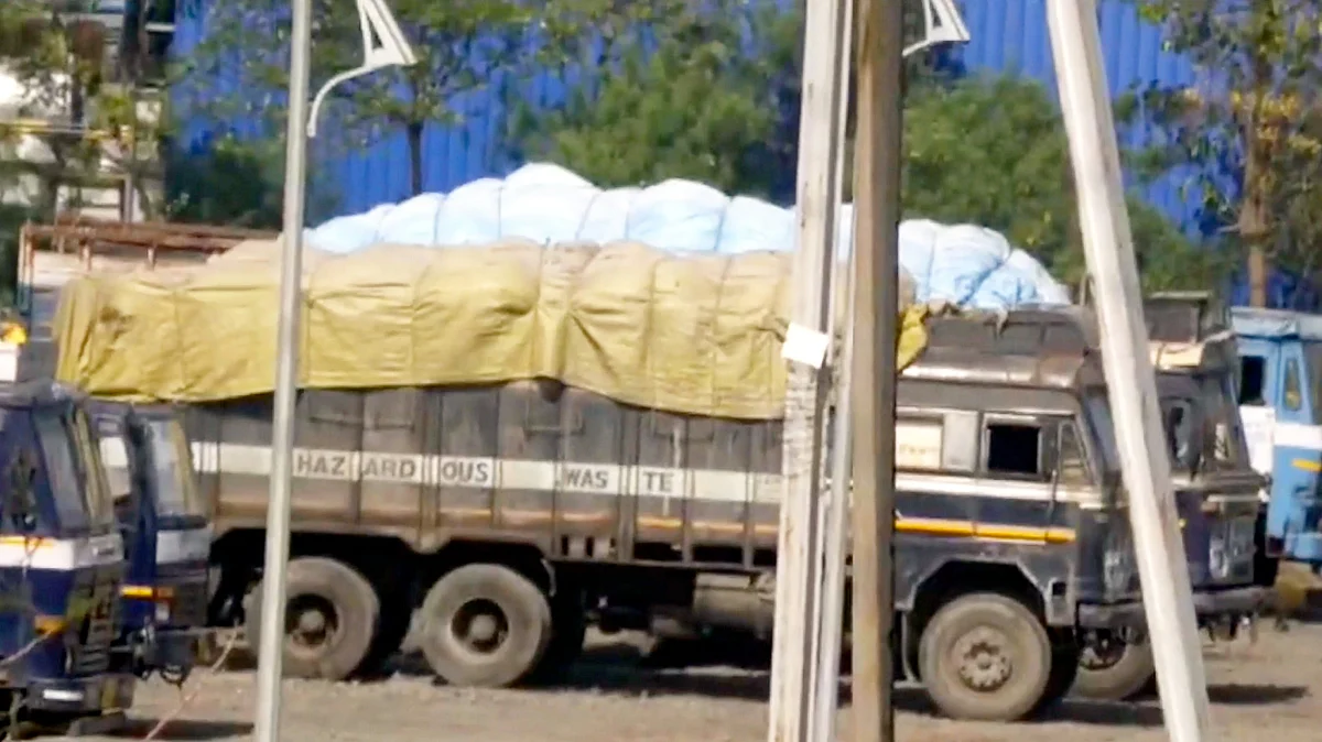 Union Carbide waste being carried for disposal in Dhar district on 3 March (photo: PTI)