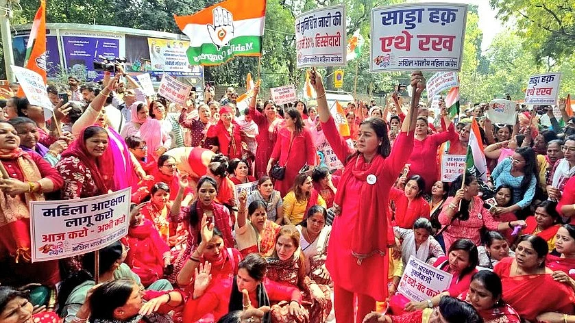Mahila Congress members protesting (Photo: @LambaAlka/X) 