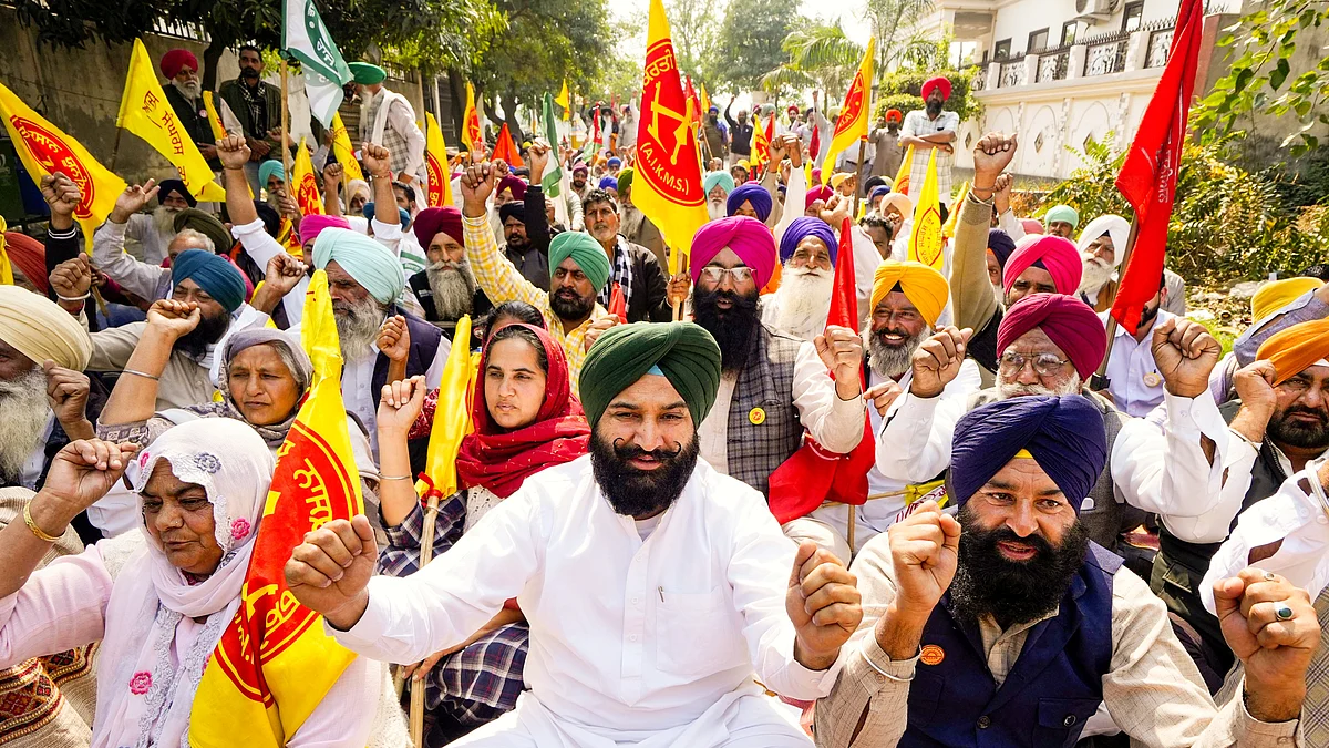 Farmers outside Punjab minister Harbhajan Singh's residence in Amritsar (photo: PTI)