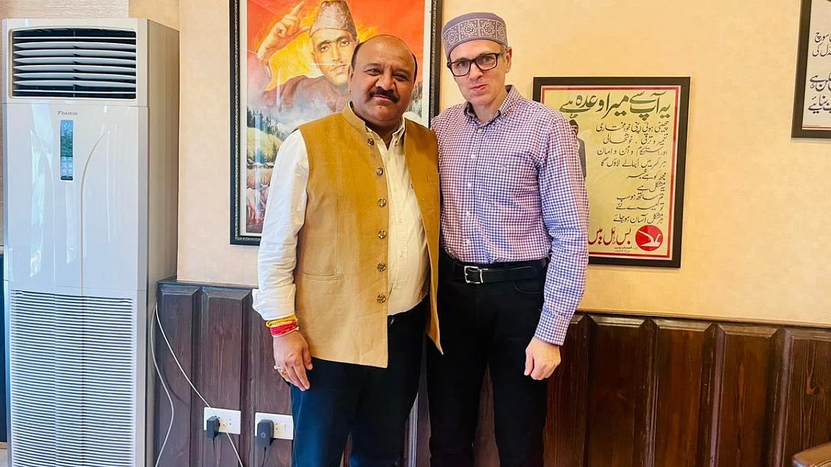Omar Abdullah with Surinder Choudhary (photo: @Surinderch55)